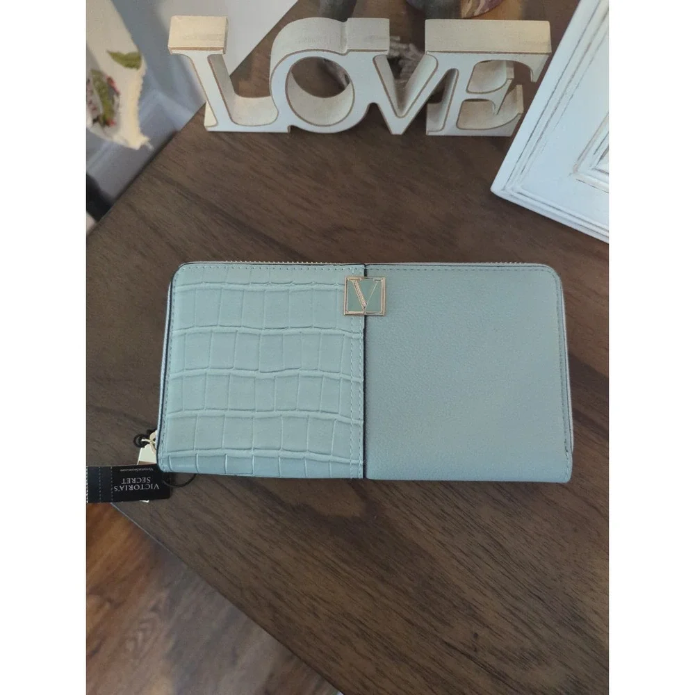 Victoria's Secret Seafoam Green Croc Embossed Wallet NWT - Picture 1 of 3